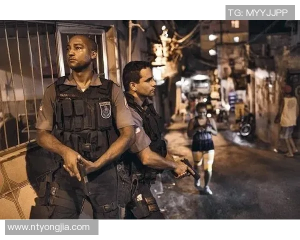 巴西毒贩与足球明星的惊人交集揭示了社会阴暗面与运动荣耀的对比 巴西毒贩与足球明星的惊人交集揭示了社会阴暗面与运动荣耀的对比